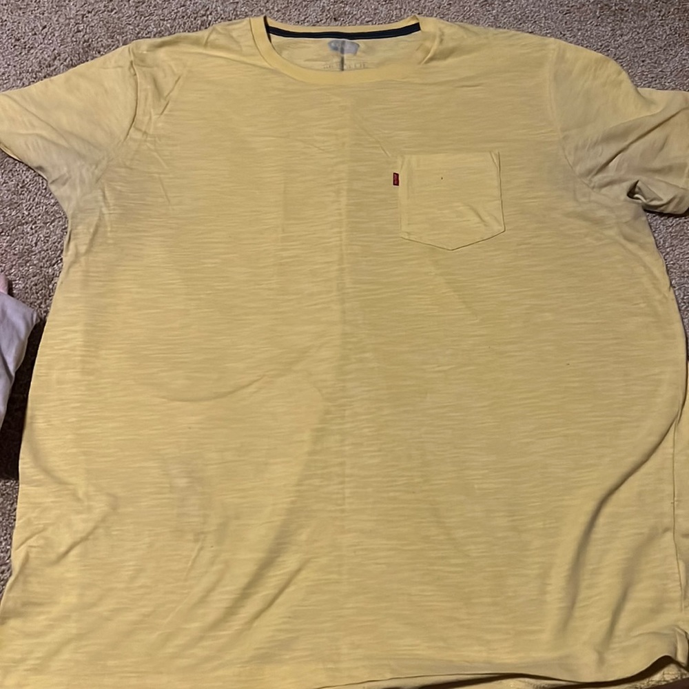 Levi’s t shirt